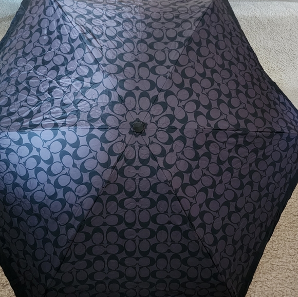 Coach Uv Protection Signature Mini Umbrella - Picture 5 of 8